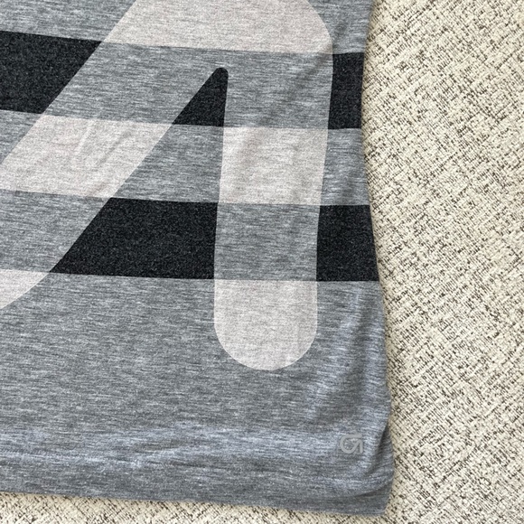 Gap Workout Tank - Picture 3 of 3